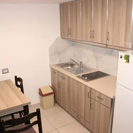 Bebi And 4* Sarande