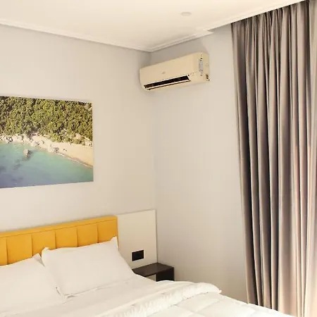 Bebi And 4* Sarandë