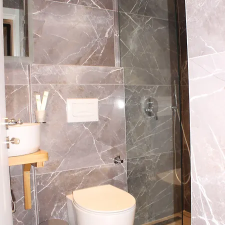 Bebi And 4* Sarandë