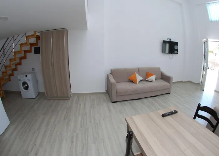 Bebi And Hotell Sarandë