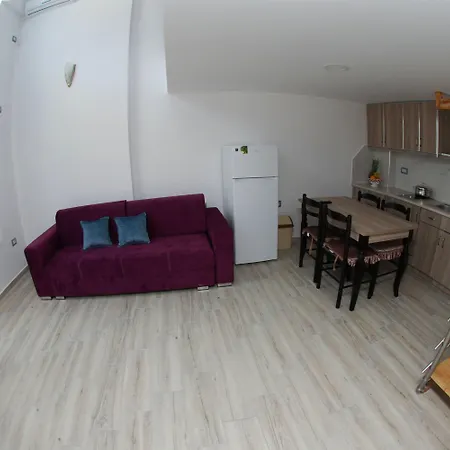 Bebi And 4* Sarandë