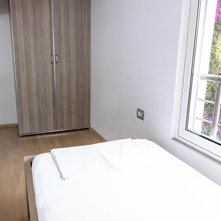 Bebi And Hotel Sarandë
