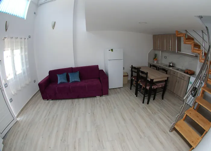 Bebi And 4* Sarandë